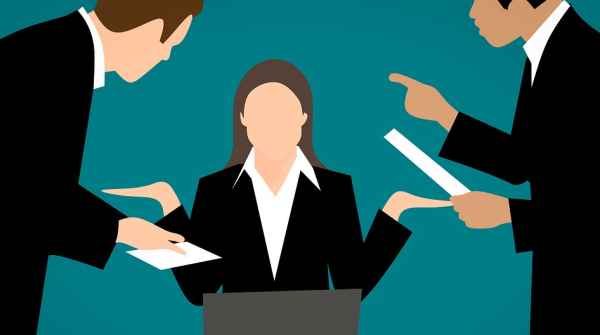 Integra estorsione minacciare chi non sottoscrive una falsa busta paga